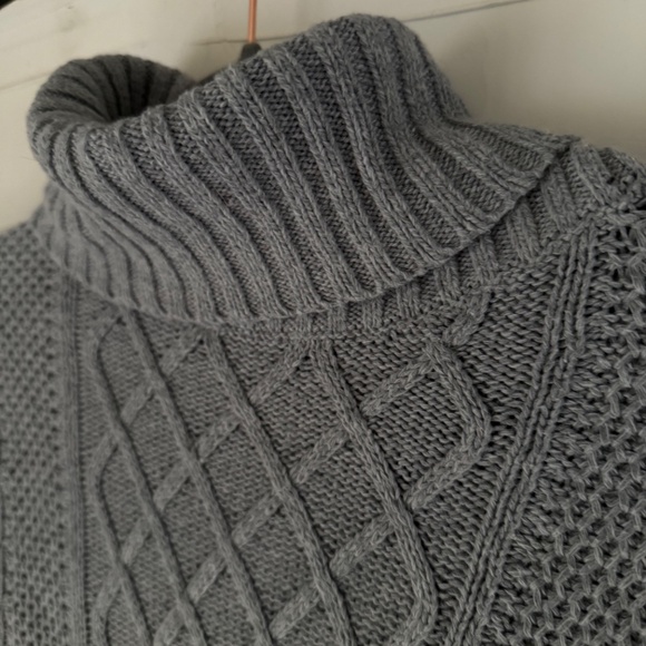 🩶 Hollister Cable Knit Sweater Dress | Size Small | Light Grey - Picture 3 of 7